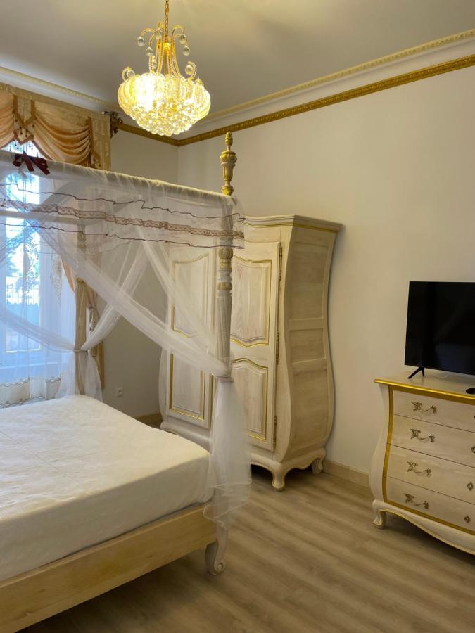 Chambre A Baldaquin Maison De L'Eglise Du Couvent Narbonne Exteriör bild
