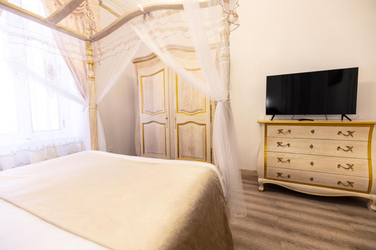 Chambre A Baldaquin Maison De L'Eglise Du Couvent Narbonne Exteriör bild